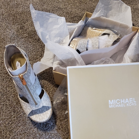 Michael Kors platform sandals - Picture 3 of 5